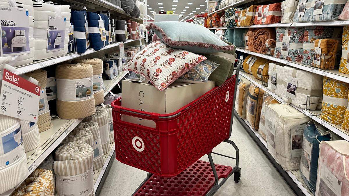 How’s this for a brilliant idea for big-box stores like Target during back-to-college shopping season? Small kiosks for moms to sip tea and escape the demands of their children, who are determined to outfit dorm rooms with the finest of towels and bedding.