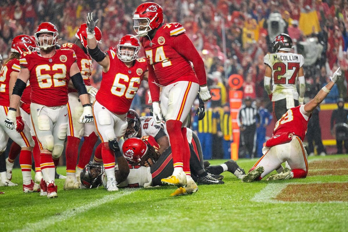 Kansas City Chiefs guards Joe Thuney (62) and Mike Caliendo (66) cheer after running back Kareem Hunt (29) scored the game-winning touchdown in overtime, securing a 30-24 victory over the Tampa Bay Buccaneers on Monday, Nov. 4, 2024, at GEHA Field at Arrowhead Stadium.