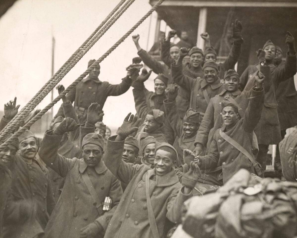 Black soldiers returning to the U.S. from France in 1919. NATIONAL ARCHIVES
