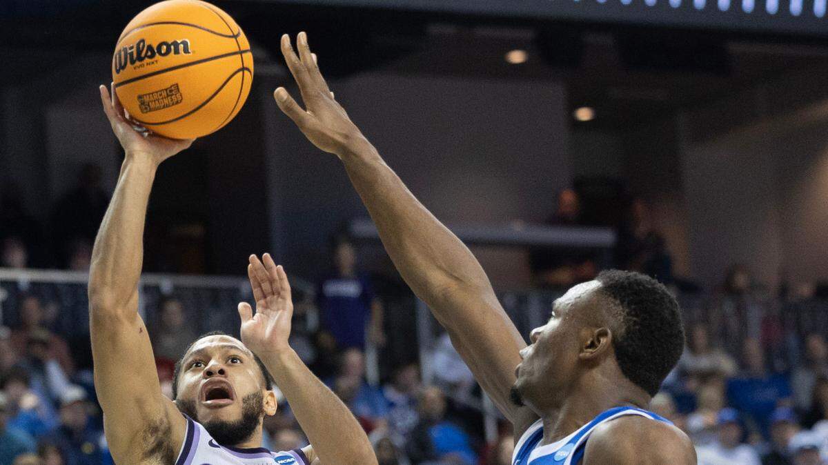 Kansas State’s Markquis Nowell gets a basket against Kentucky defender Oscar Tshiebwe during the second half of their second round NCAA Tournament game in Greensboro, NC on Sunday.