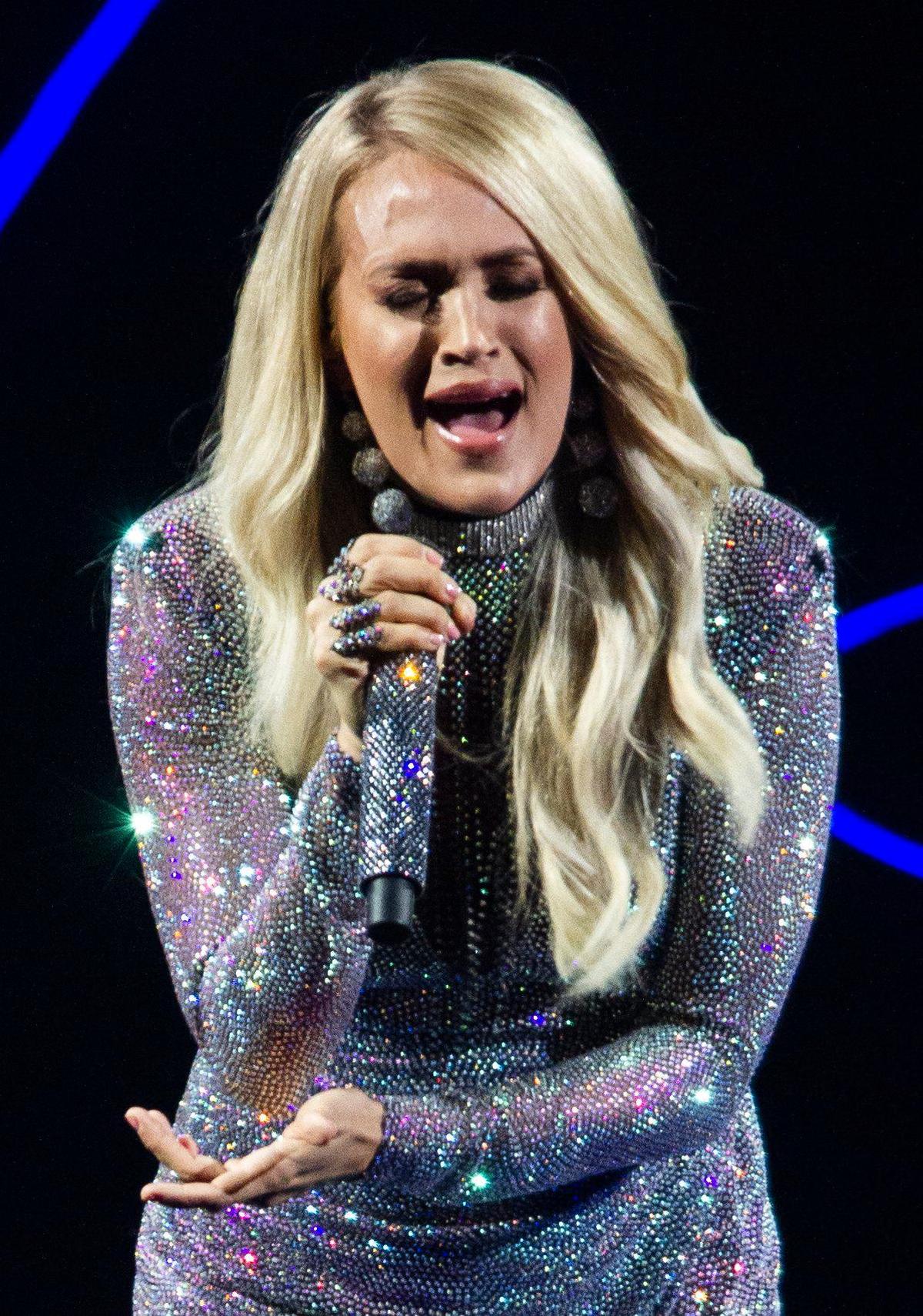 Bringing passion, Carrie Underwood sings “Cowboy Casanova” to the Sprint Center crowd Thursday night.