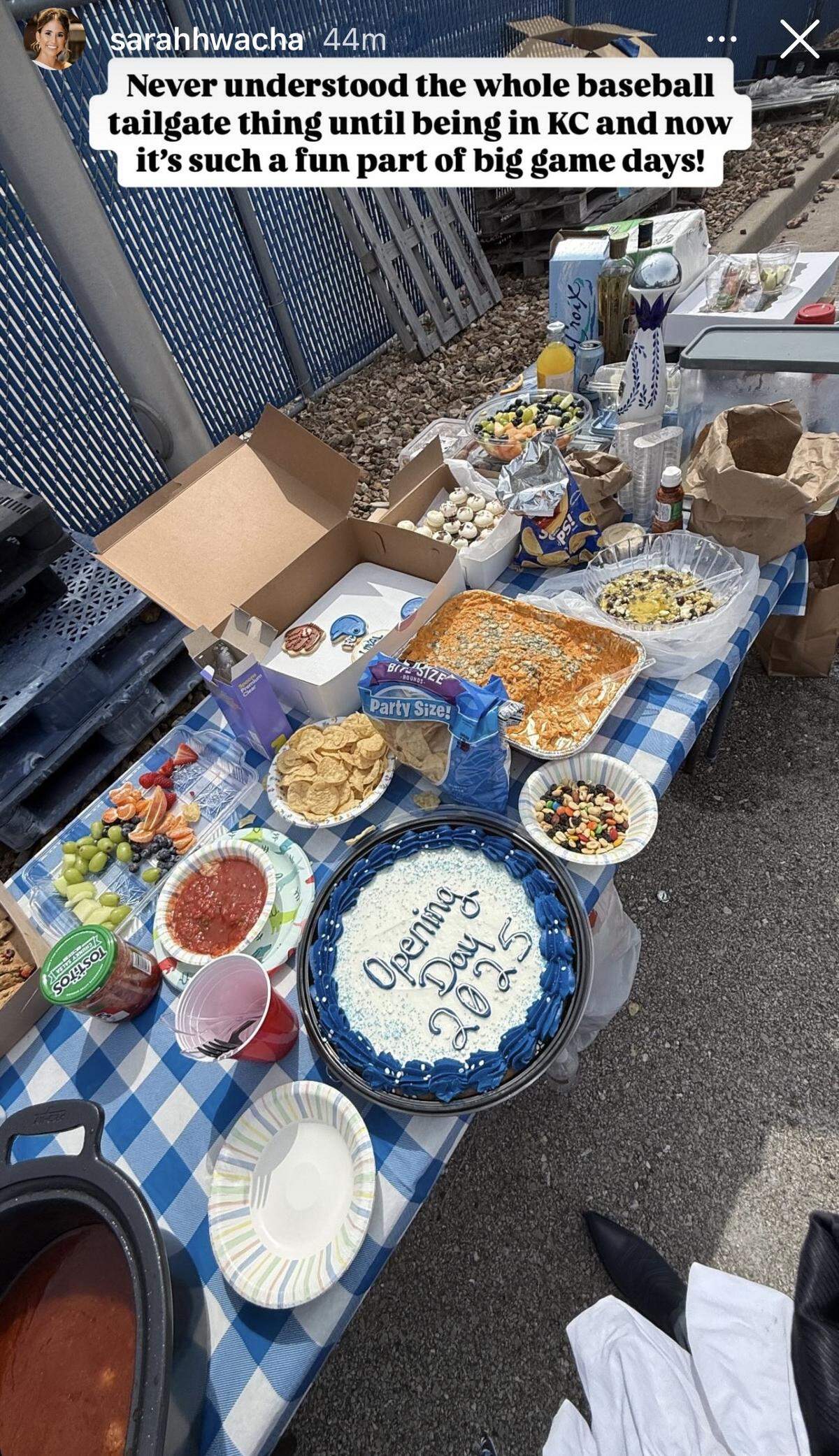 Yes, there is tailgating at the K. Chiefs fans don’t have all the fun.