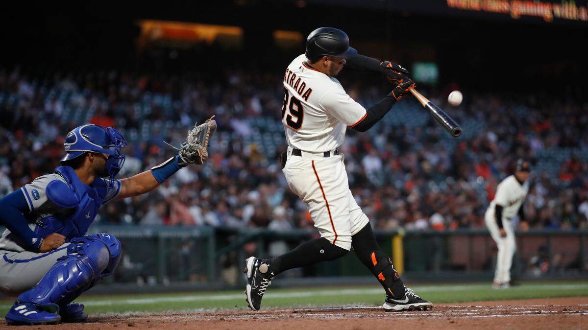 San Francisco Giants’ Thairo Estrada (39) hits a single against the Kansas City Royals in the sixth inning of a baseball game in San Francisco, Monday, June 13, 2022. (AP Photo/Josie Lepe)