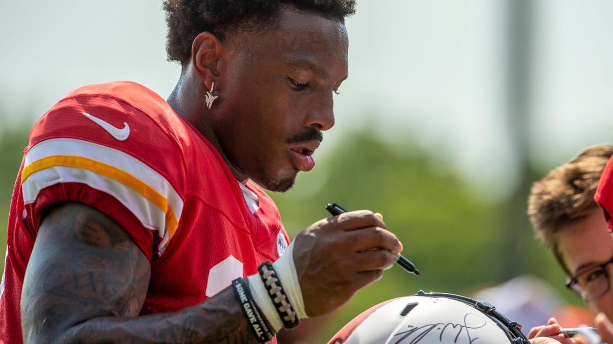 Kansas City Chiefs running back Mecole Hardman (17) signs autographs for fans after the first padded practice at Chiefs training camp on Monday, Aug. 1, 2022, in St. Joseph.
