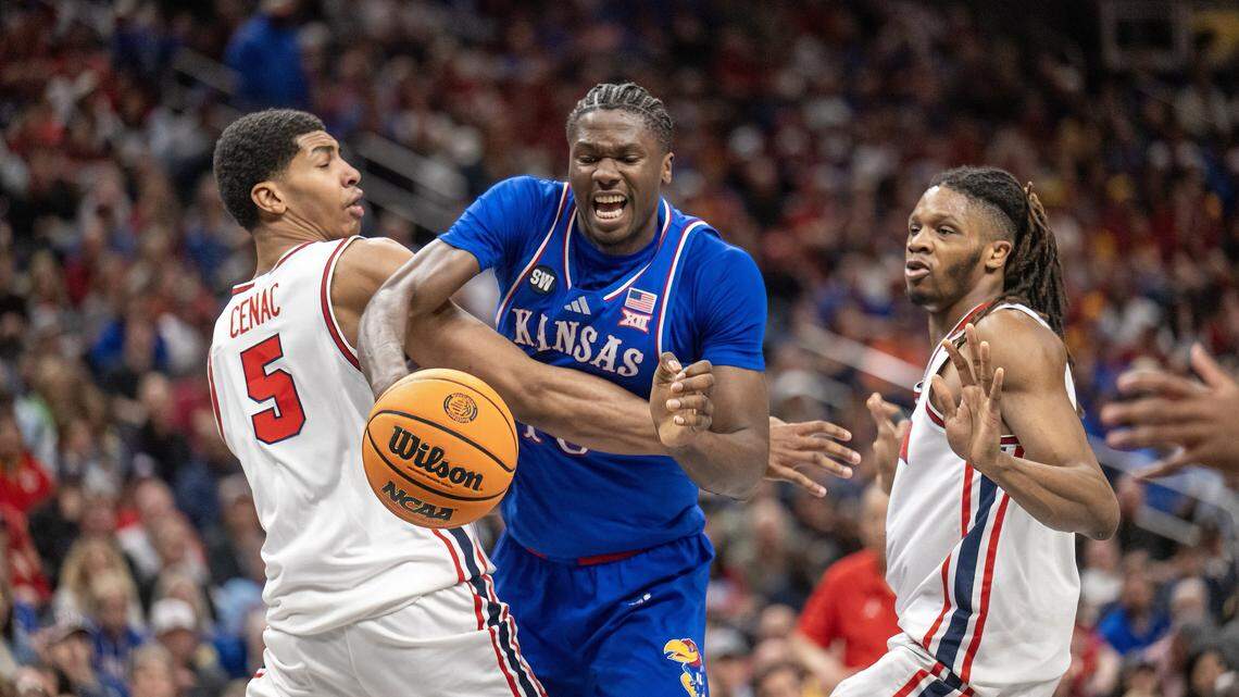 KU Jayhawks’ Flory Bidunga declares for NBA Draft and enters the transfer portal