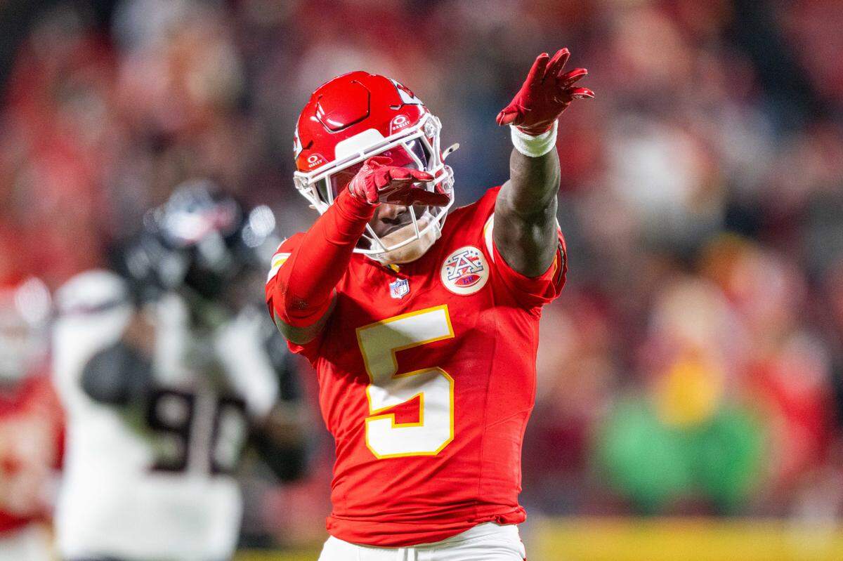 Kansas City Chiefs wide receiver Hollywood Brown (5) waves to the fans following a long catch in the second half of the Chiefs game vs. the Houston Texans on Sunday, December 7, 2025, at GEHA Field at Arrowhead Stadium.