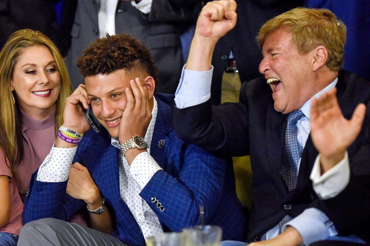 Mom Randi Martin and agent Leigh Steinberg flank Mahomes on draft night in April 2017. On the other end of the line? The Chiefs.
