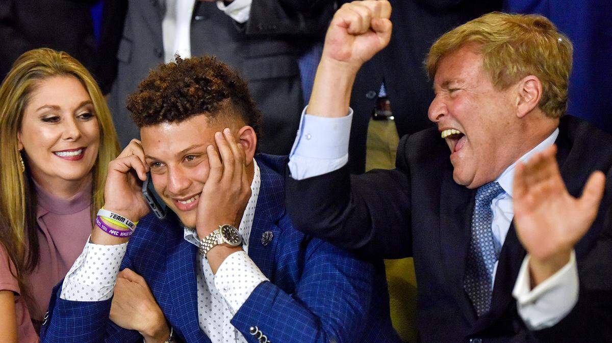 Mom Randi Martin and agent Leigh Steinberg flank Mahomes on draft night in April 2017. On the other end of the line? The Chiefs.