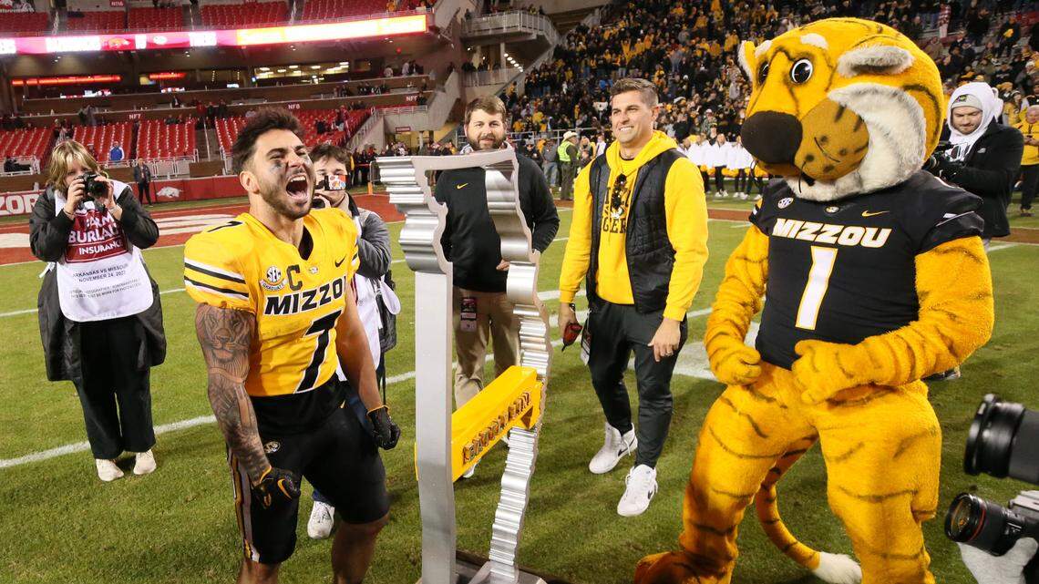 From ‘lonely nights’ to Mizzou football stardom, Cody Schrader wins Burlsworth Trophy