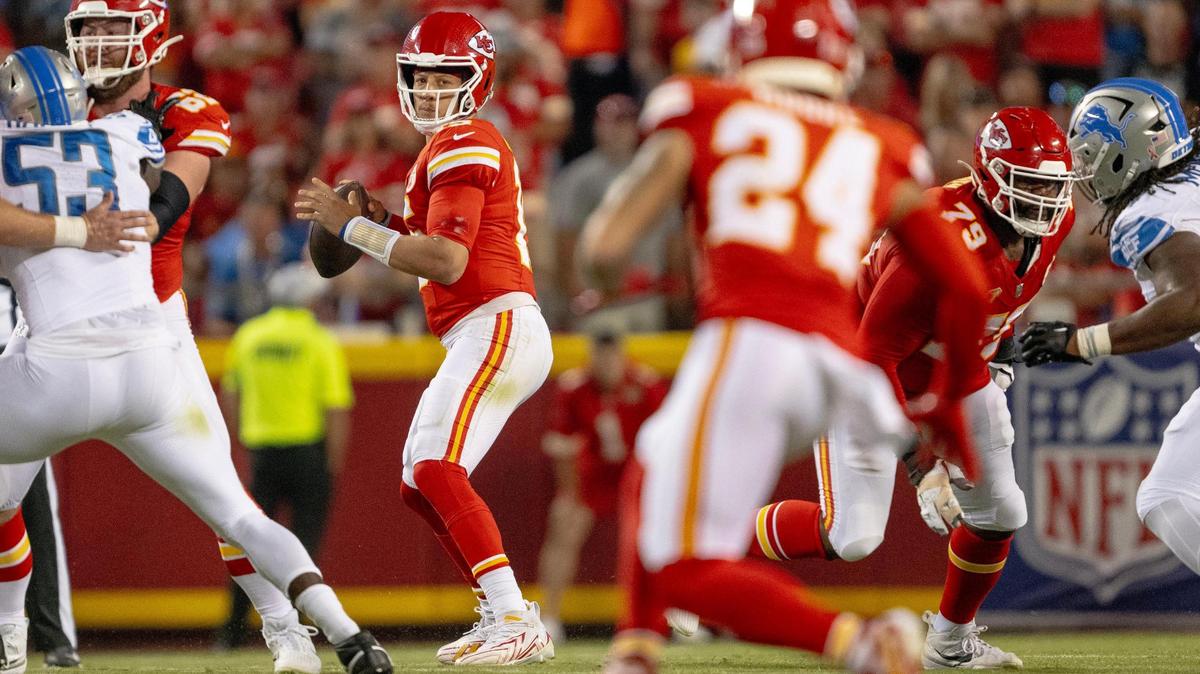 Kansas City Chiefs quarterback Patrick Mahomes (No. 15) eyes wide receiver Skyy Moore (24) during last week’s game against the Detroit Lions.