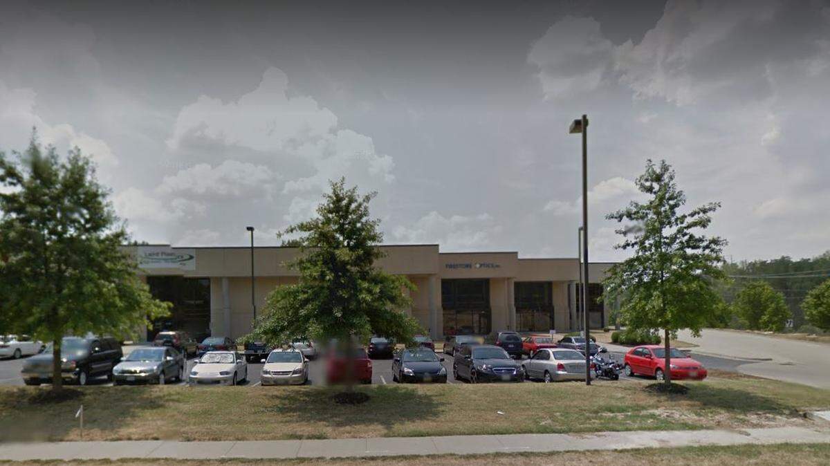 This photo of Firestone Optics, a contact lenses supplier on 3901 NE 33rd Terrace, is from 2012.