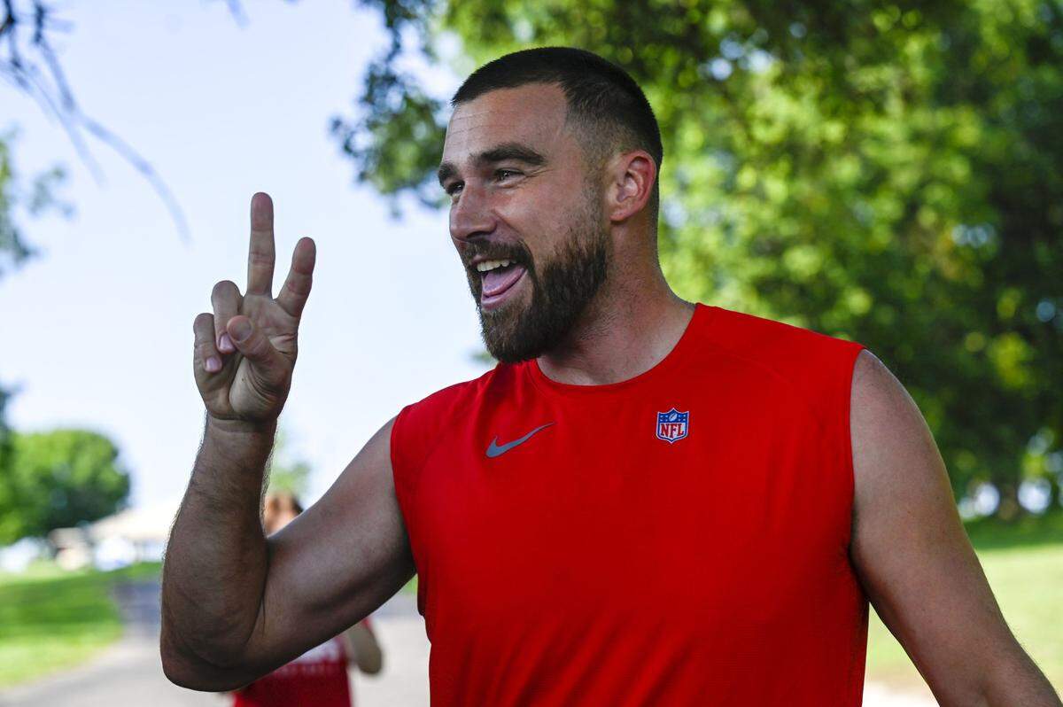 Chiefs tight end Travis Kelce (87) greeted fans at training camp at Missouri Western State University on Sunday, July 23, 2023, in St. Joseph, Missouri. Super Bowl KC Star