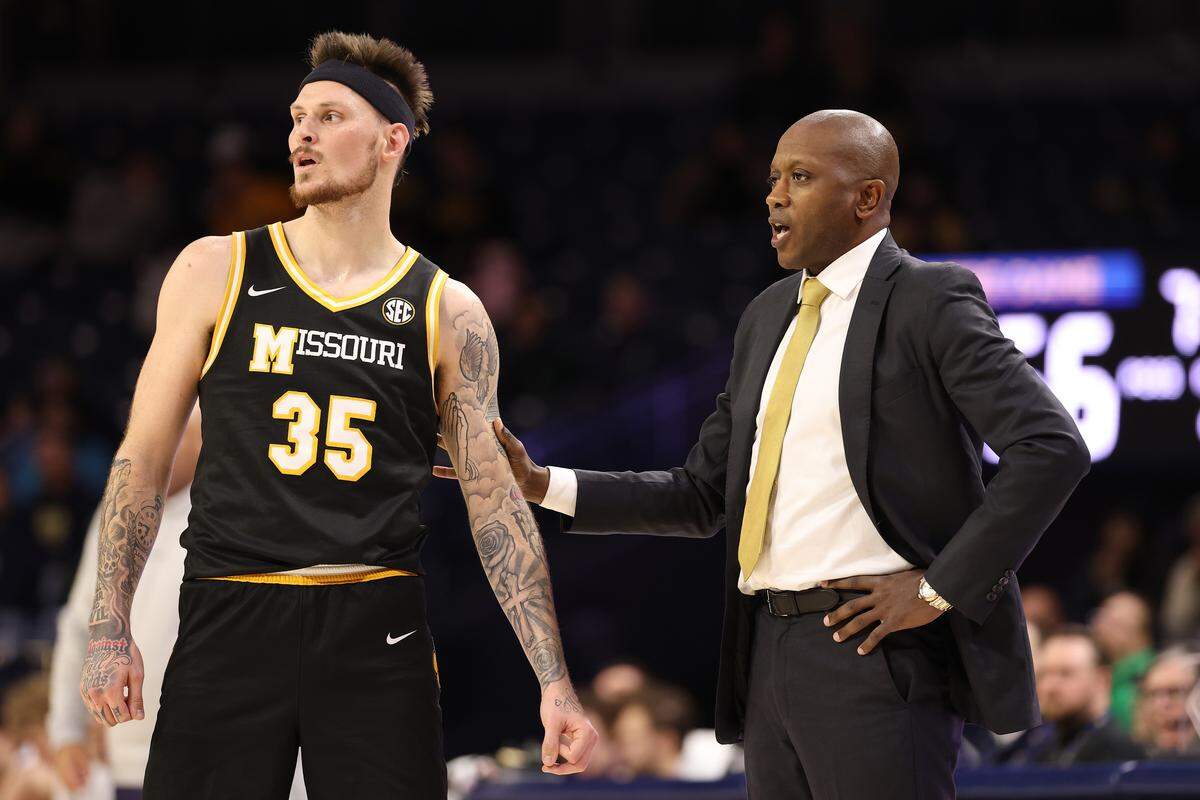 Coach Dennis Gates of the Missouri Tigers talks with Jacob Crews #35 against the Notre Dame Fighting Irish during the second half at Purcell Pavilion at the Joyce Center on December 02, 2025 in South Bend, Indiana.