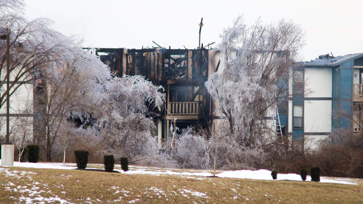 A kitchen fire quickly spread, engulfing a building in the Indy Ridge apartment complex near Missouri 291 highway and East 39th Street in Independence on Wednesday morning, said Battalion Chief Eric Michel, a spokesman for the Independence Fire Department. The fire was contained to one building in the complex. No injuries were reported.