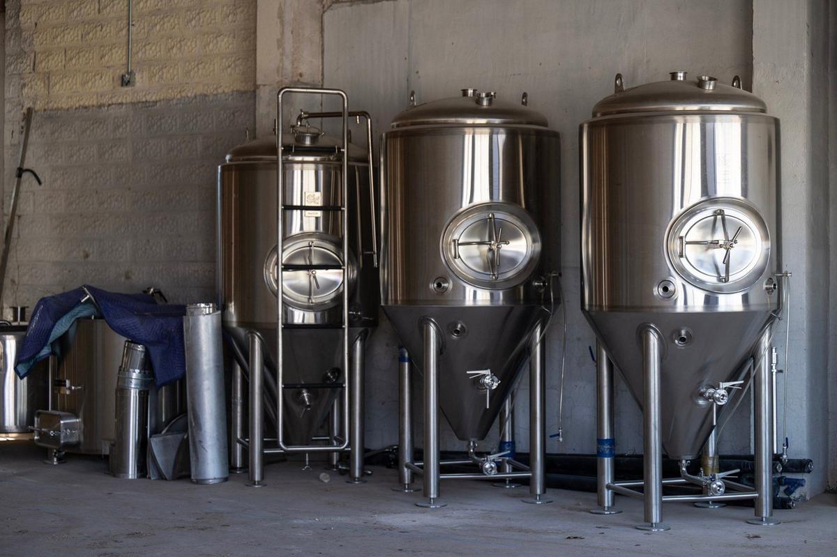 Lindsay and Alex Waller are opening their brewery in De Soto, which is expected to grow rapidly over the coming years thanks to the Panasonic battery plant.