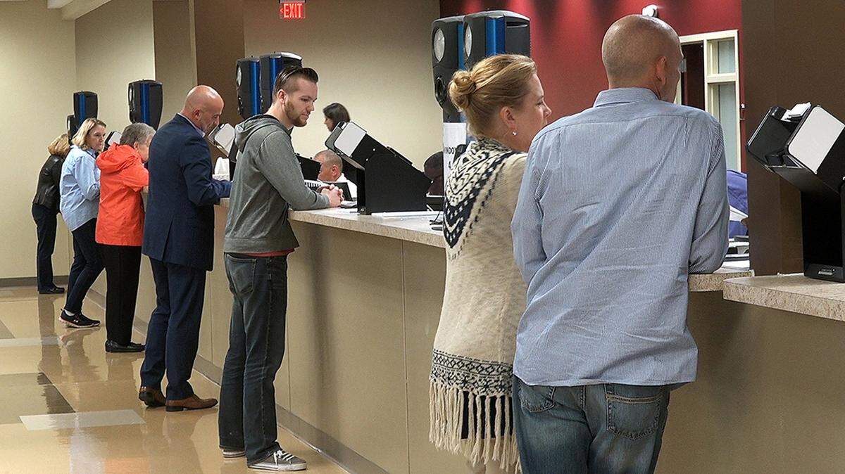 Customers are helped at the new driver' s license office in Overland Park in August. 