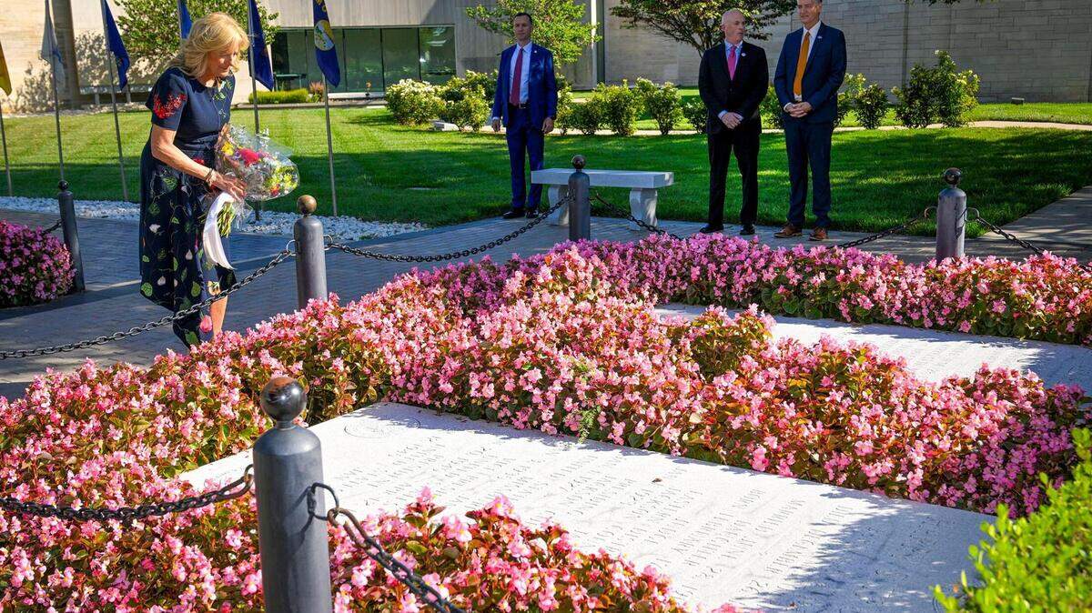 First lady Jill Biden paused for a moment as she paid her respects and placed flowers on the graves of Harry and Bess Truman on Wednesday, Sept. 27, 2023, at the Harry S. Truman Presidential Library & Museum in Independence. . Biden brought the flowers from the cutting garden at the White House for her tribute Truman.