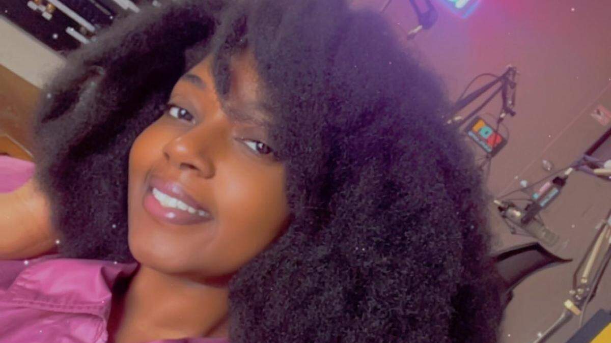  Nikki Brooks uses her local roots in South Kansas City to feed her passion for community radio and churn out authentic, down-to-earth conversations with creatives, business people, and local celebrities weekly on KKFI Kansas City Community Radio at 90.1 FM.