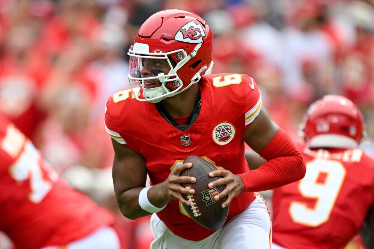 Kansas City Chiefs quarterback Justin Fields (6) in the first quarter of the Chiefs first preseason game against the Los Angeles Rams at Arrowhead Stadium in Kansas City on Aug. 15, 2026.