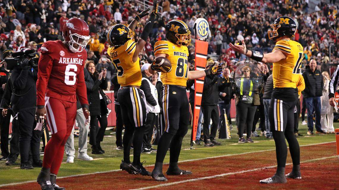 Mizzou football grades: Analysis of Missouri Tigers’ big victory at Arkansas Razorbacks