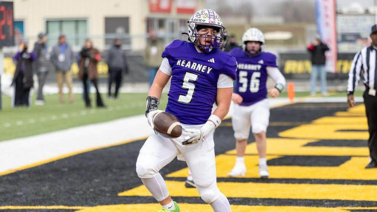 Dryden Hendrix celebrates after scoring the game-winning touchdown in the Bulldogs’ 21-14 victory over Hannibal in the Missouri Class 4 state championship high school football game on Saturday, Dec. 6, 2025 in St. Joseph, Mo.