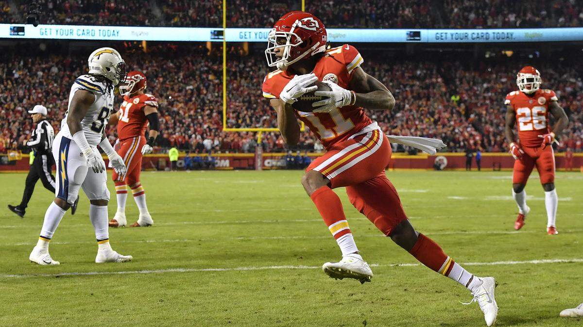 Mahomes impresses Chargers’ Rivers, throws two more TDs in Week 15 loss at Arrowhead