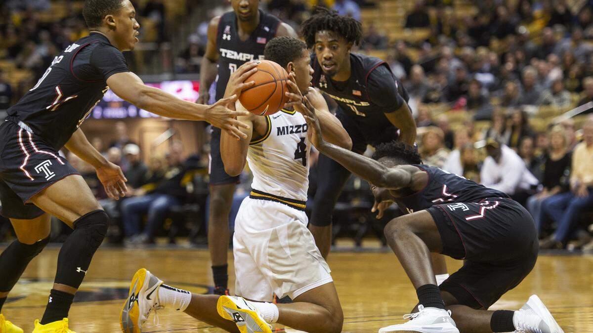 Missouri’s Javon Pickett looks to pass the ball as he is surrounded by Temple’s Nate Pierre-Louis, Shizz Alston Jr., Trey Lowe and De’Vondre Perry, from left, during the first half of Tuesday’s game in Columbia, Mo.