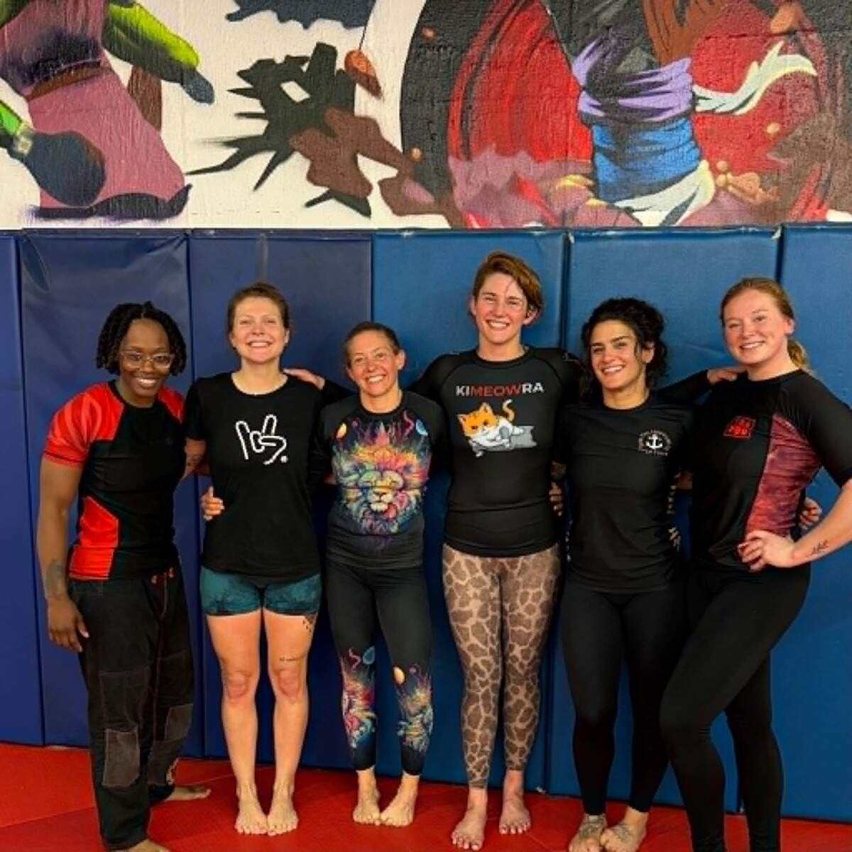 Ray’Von Haney (far left) poses with Emily Coleman and other female competitors.
