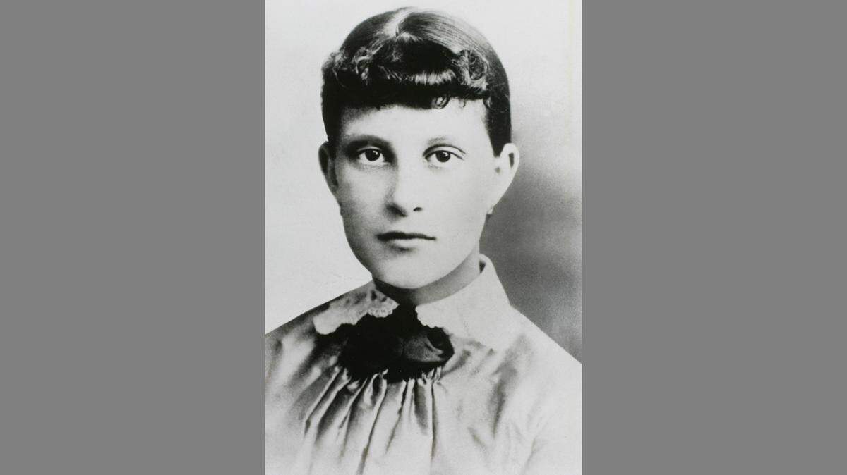 Mattie Florence Rhodes was born in 1871 and died of typhoid fever in 1890.