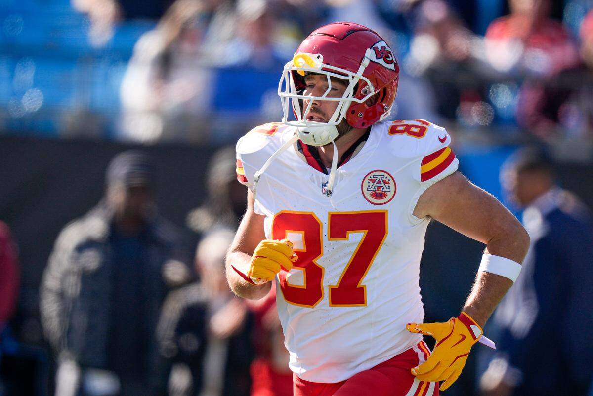 Kansas City Chiefs tight end Travis Kelce (87) during the first quarter against the Carolina Panthers at Bank of America Stadium.