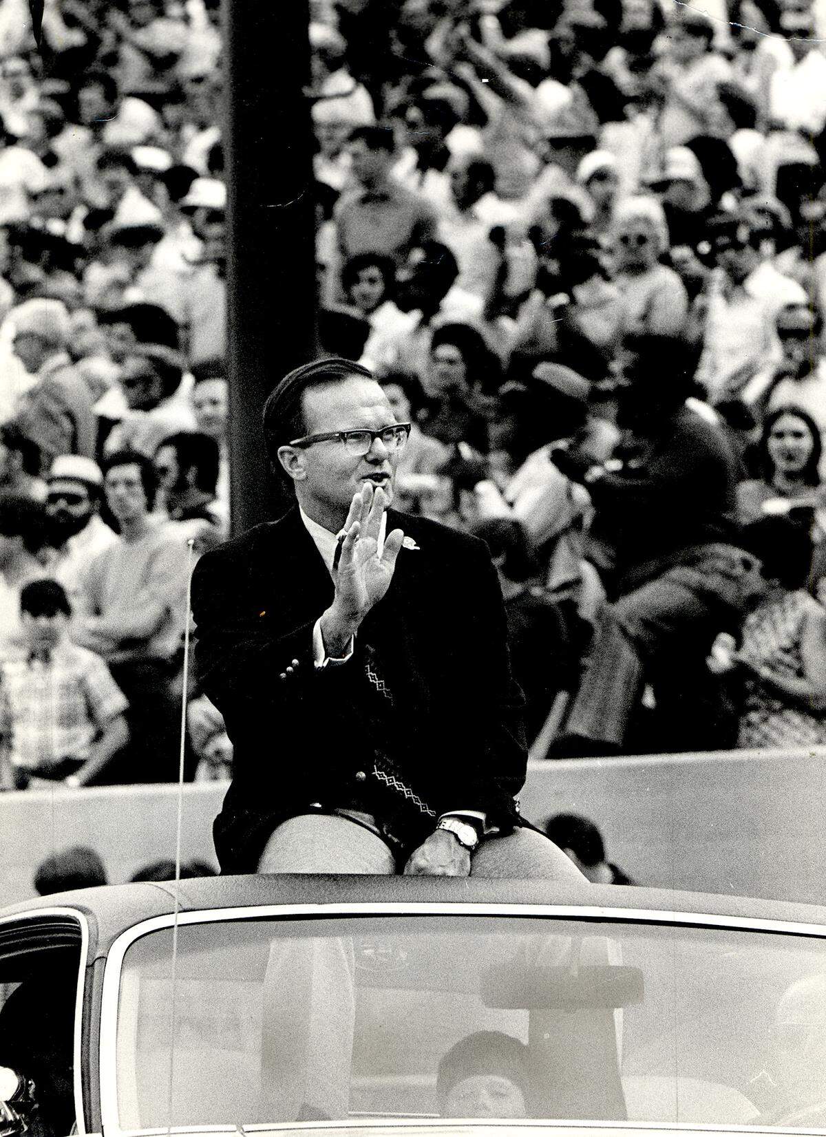 Kansas City Chiefs owner Lamar Hunt waves to the crowd at the 1972 Hall of Fame Parade.