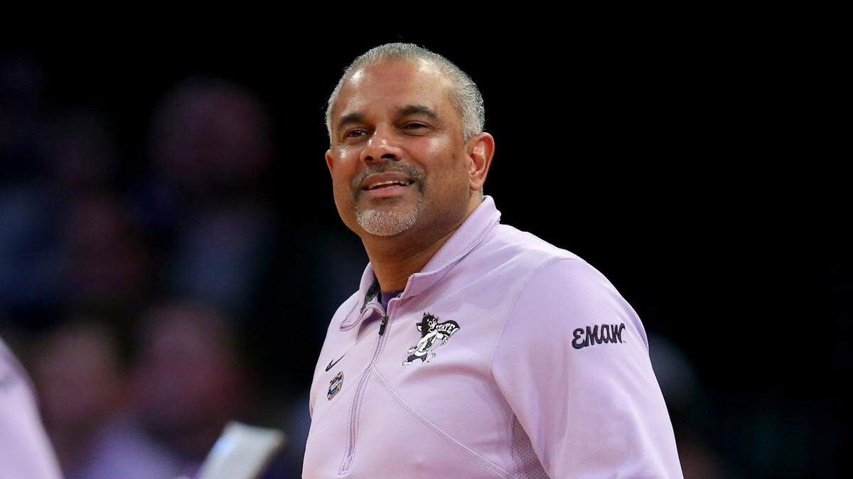 Kansas State Wildcats head coach Jerome Tang coaches against the Florida Atlantic Owls during the first half at Madison Square Garden on March 25, 2023.