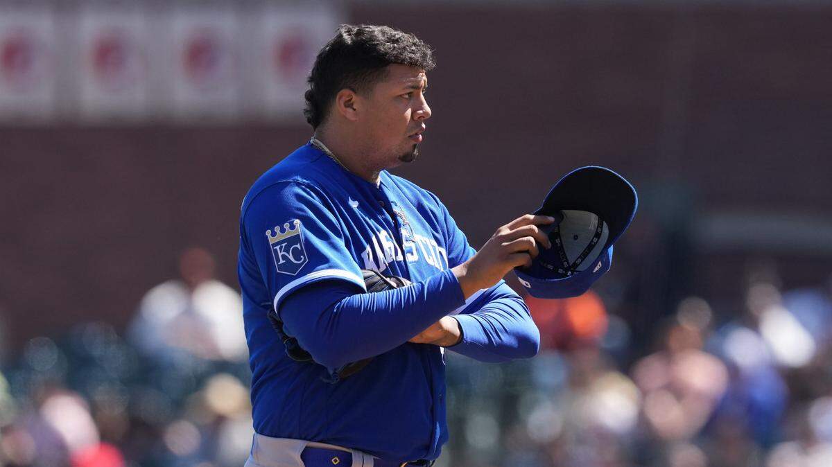 Kansas City Royals relief pitcher Carlos Hernandez (43) during the seventh inning against the San Francisco Giants at Oracle Park on April 9, 2023.