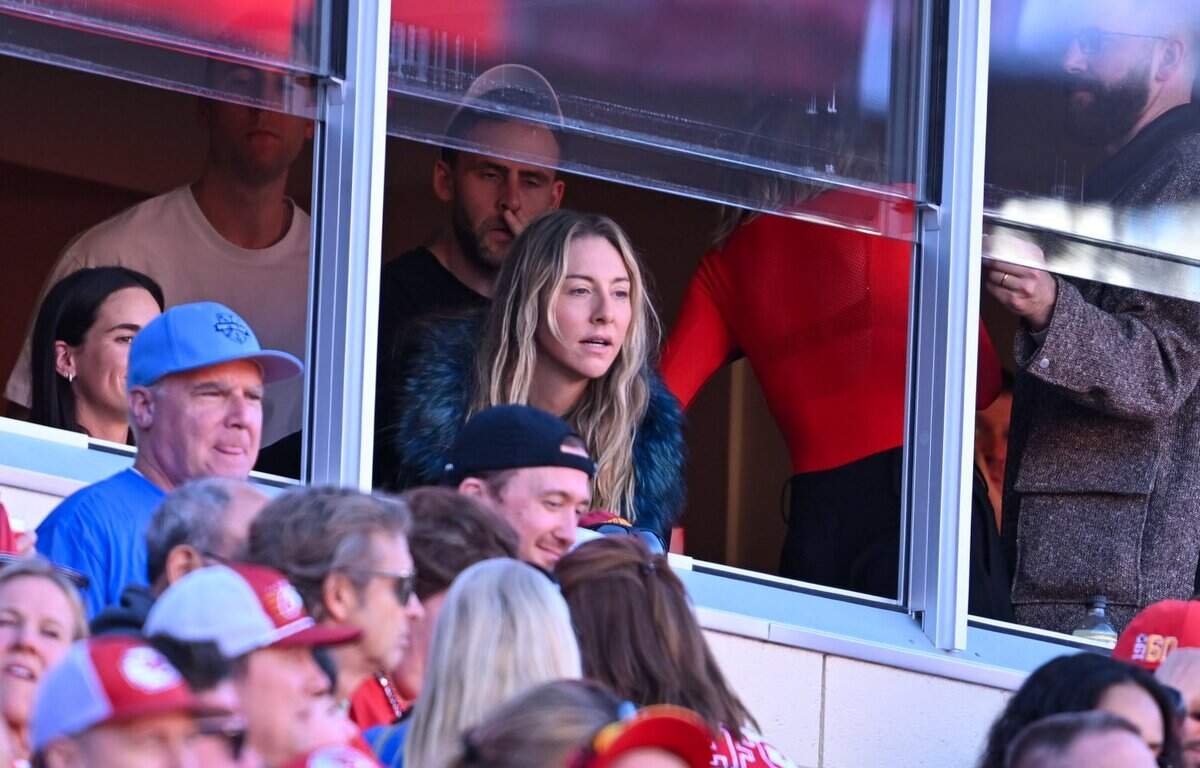 Este Haim watches the action the Kansas City Chiefs vs. Los Angeles Chargers NFL regular season game at Arrowhead Stadium in Kansas City on Oct. 18, 2026.