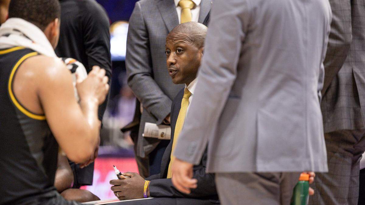 Missouri head coach Dennis Gates talks during a timeout against the LSU Tigers at Pete Maravich Assembly Center on March 1, 2023.