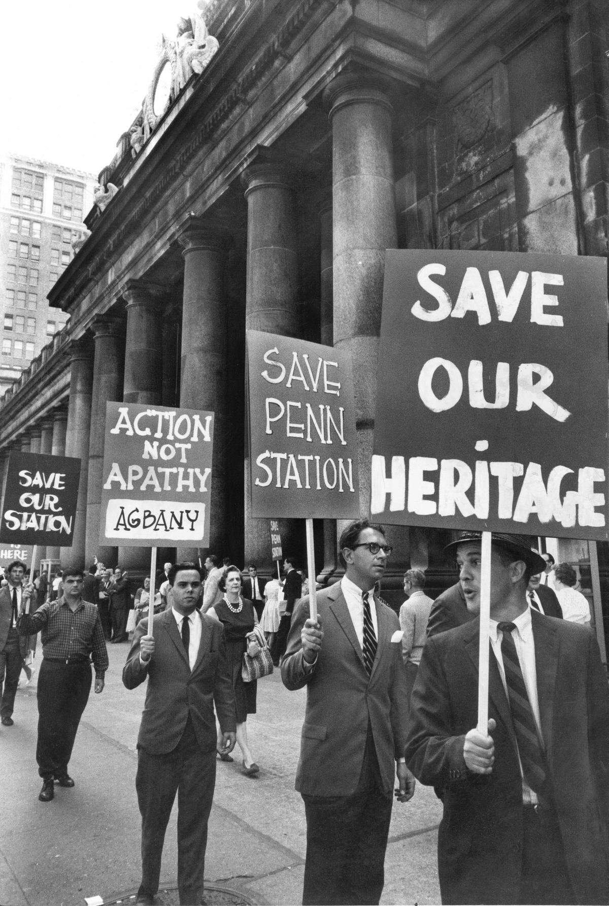Members of the Action Group for Better Architecture in New York demonstrate in front of the old Penn Station in August 1962.