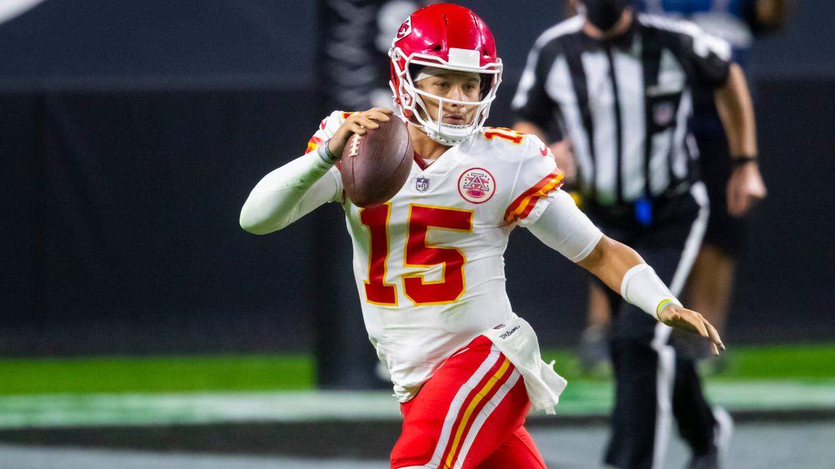 Kansas City Chiefs quarterback Patrick Mahomes (15) against the Las Vegas Raiders at Allegiant Stadium in 2020.