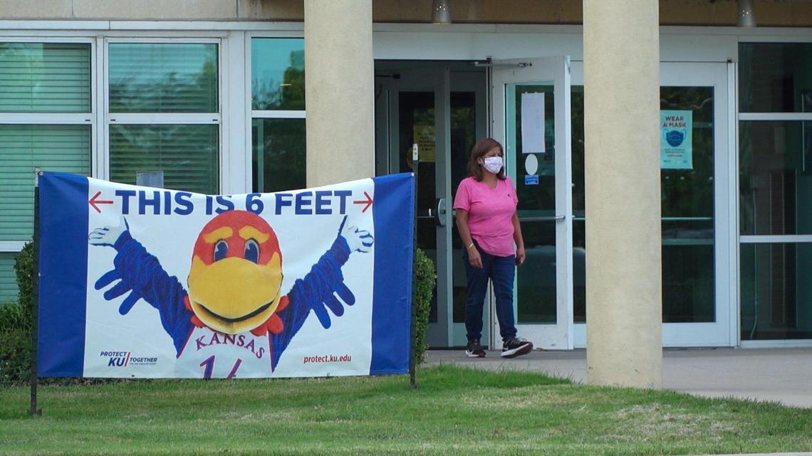 KU recommends students, staff mask up indoors following CDC, Douglas County guidance