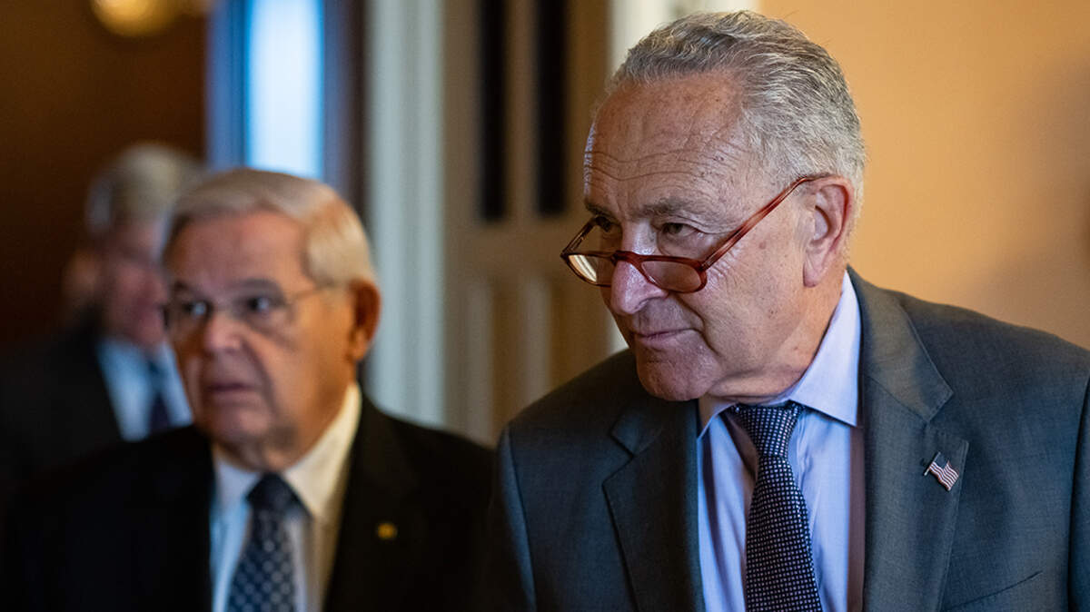 Either serially indicted politicians with a long history of ethics problems should hold office or they should not.