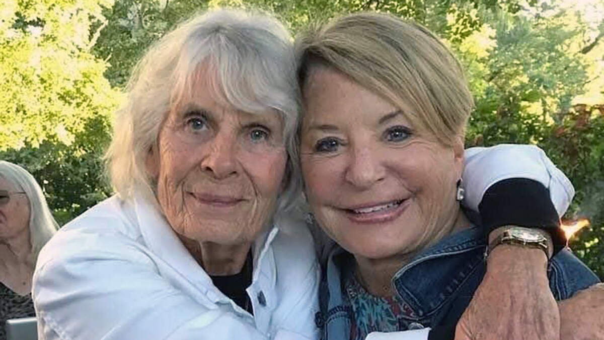 Jane Pitz, left, and Peggy Baker