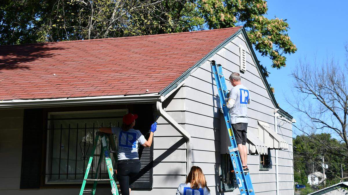 Realtors from across the city recently joined together to participate in Realtors Rock the Block, a service project that helped revitalize a Kansas City, Missouri neighborhood.