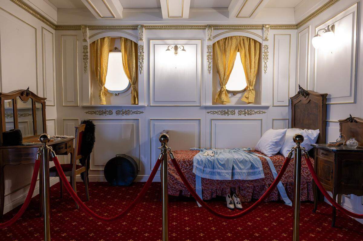 A recreation of a first-class cabin aboard the Titanic is displayed at the Titanic: An Immersive Voyage exhibit at Union Station on Thursday, Nov. 6, 2025, in Kansas City.