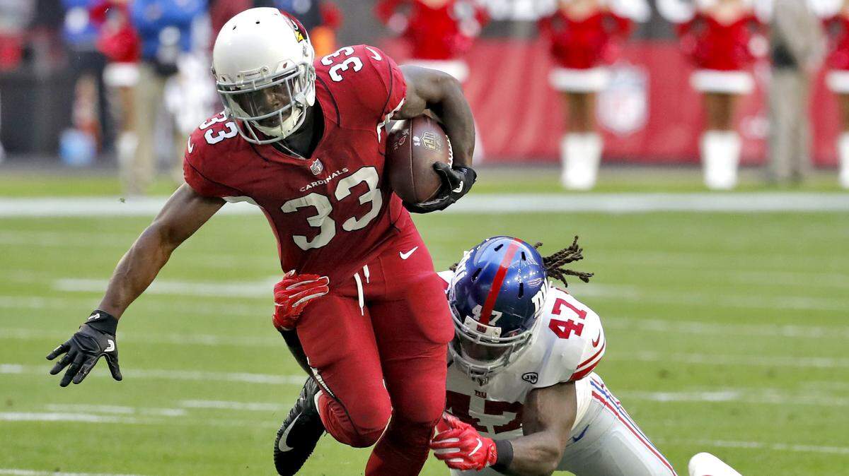 Arizona Cardinals running back Kerwynn Williams (33) runs as New York Giants linebacker Kelvin Sheppard (47) makes the tackle during the first half of an NFL football game on Sunday, Dec. 24, 2017, in Glendale, Ariz.