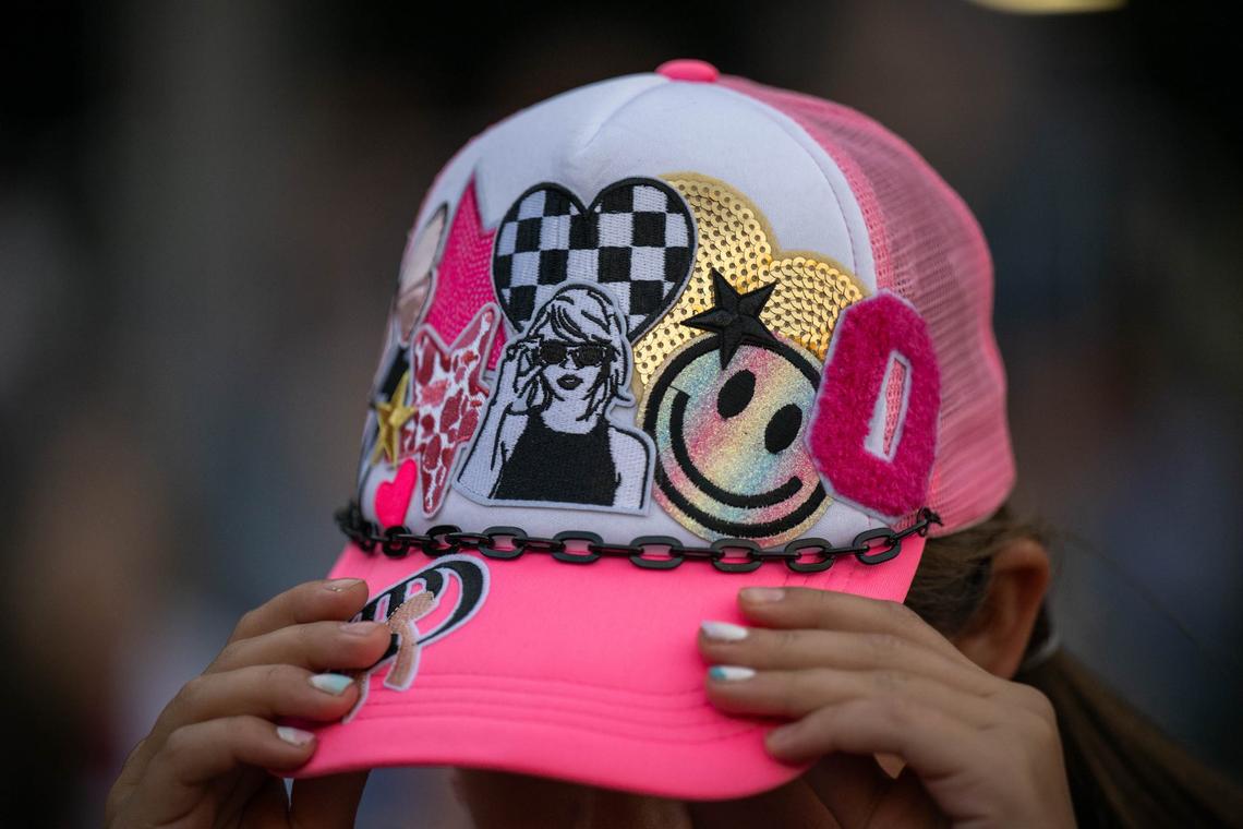 One young fan had a hat loaded with Taylor Swift decor.