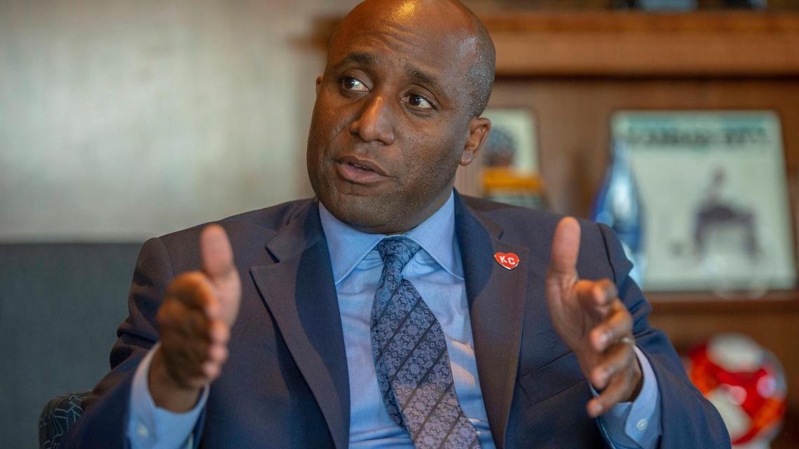 El alcalde Quinton Lucas y mayoría de concejales de Kansas City ganan reelección