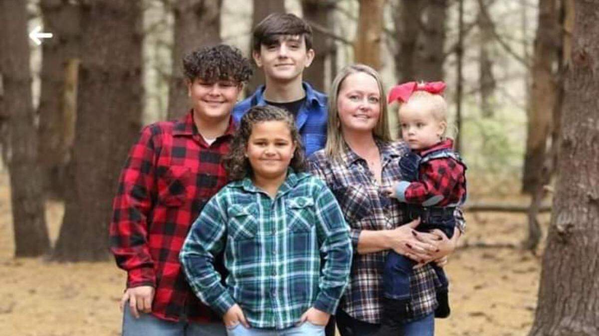 Levi Jennings’ brother Kash, back center, says kids know fentanyl is deadly, and “that’s part of the thrill.” Their mother Anna Jennings, right, died of a degenerative disease complicated by COVID-19.