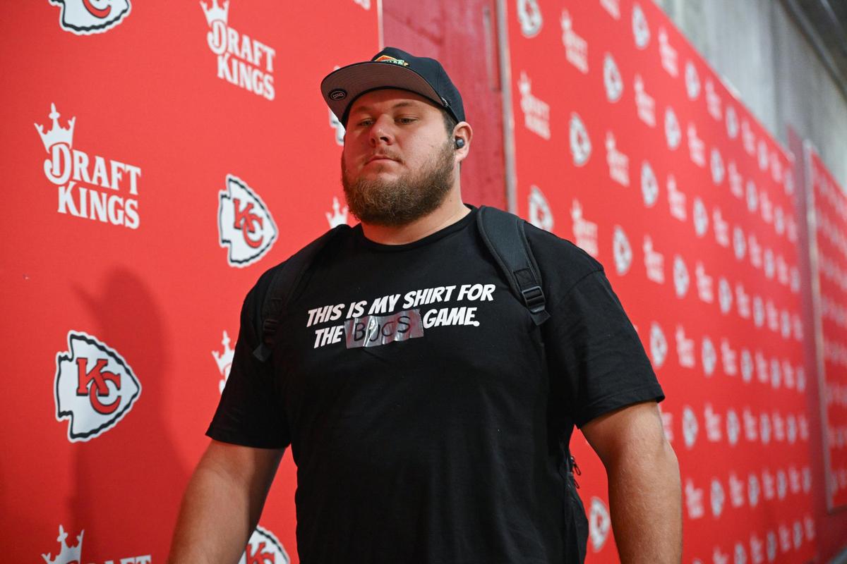 Kansas City Chiefs center Creed Humphrey brough the shirt back.