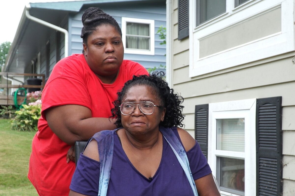 “She never experienced fighting like that,” said Kelly Jackson, back, mother of 27-year-old Deandrea Vine, who was stabbed to death in the yard out front of the southeast Kansas City home where she lived early Saturday morning. Bernice Jackson, front, grandma of Deandrea, found her body.