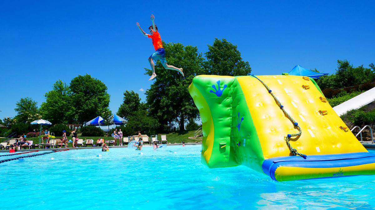 The Tomahawk Ridge Aquatic Center was one of three outdoor-pool locations that Overland Park opened in 2021. A needs assessment conducted for the city’s new recreation master plan, Playbook OP, found that Overland Park should add at least one new pool to serve its growing population. 