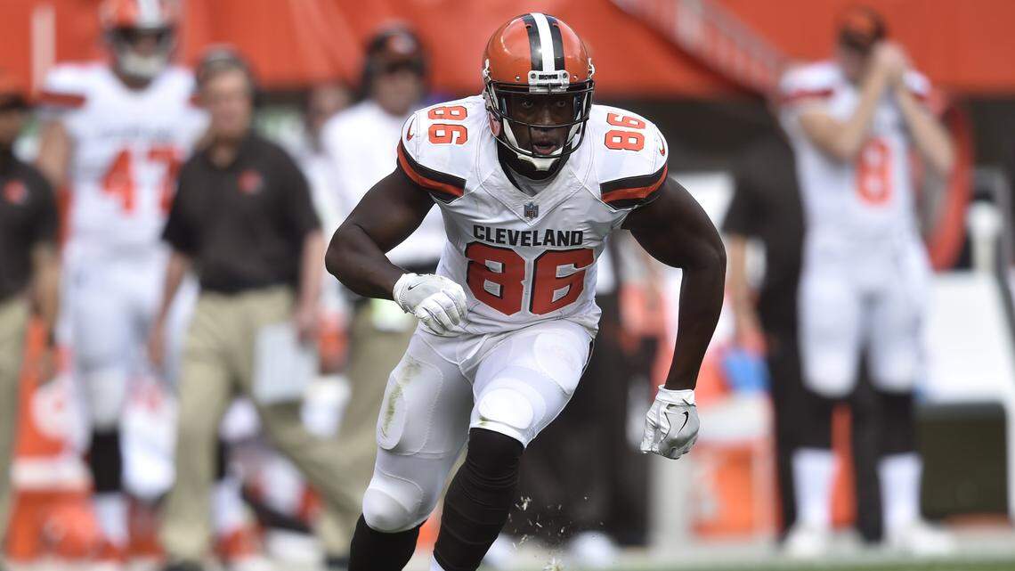 Cleveland Browns tight end Randall Telfer (86) runs a route during an NFL football game against the New York Jets, Sunday, Oct. 8, 2017, in Cleveland. The Jets won 17-14.